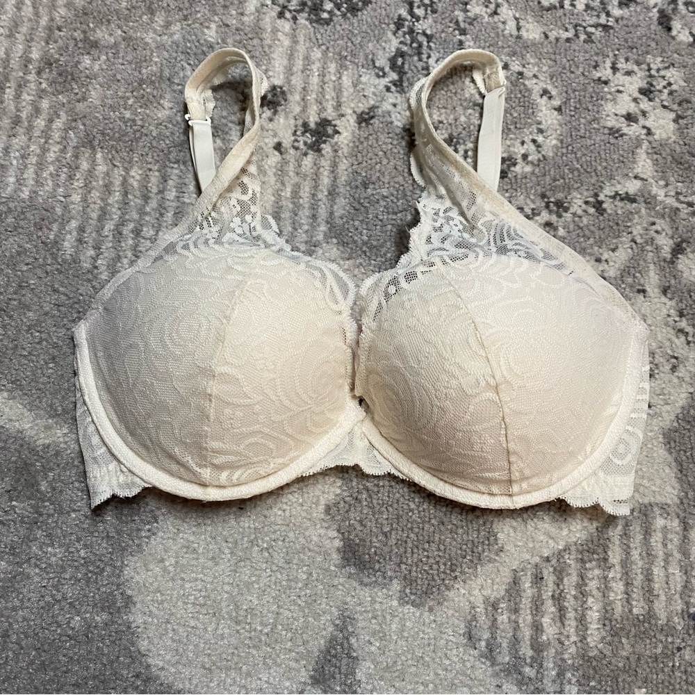 Victoria’s Secret PINK Ivory Lace Pushup Bra